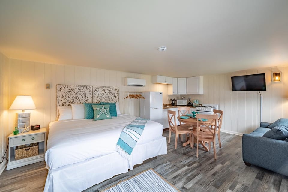 Bedroom. Interior and views may vary based on location and availability.