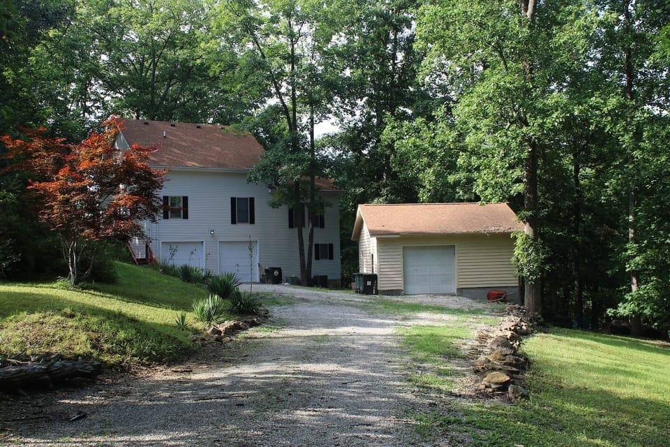 Welcome to Cub Run Lake House Retreat, a spacious home near Nolin Lake.