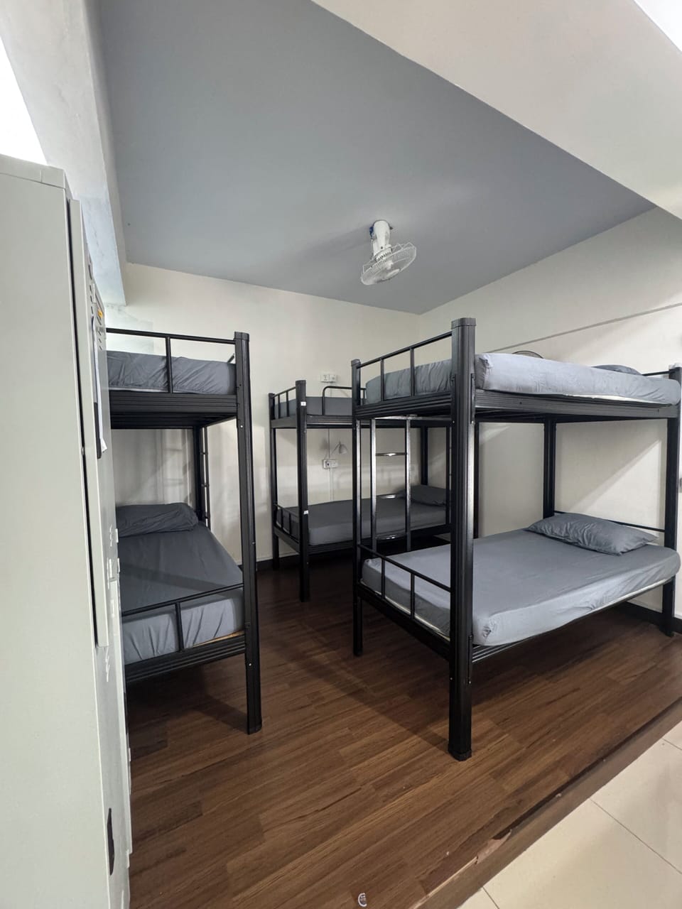 WiFi (free), bed sheets