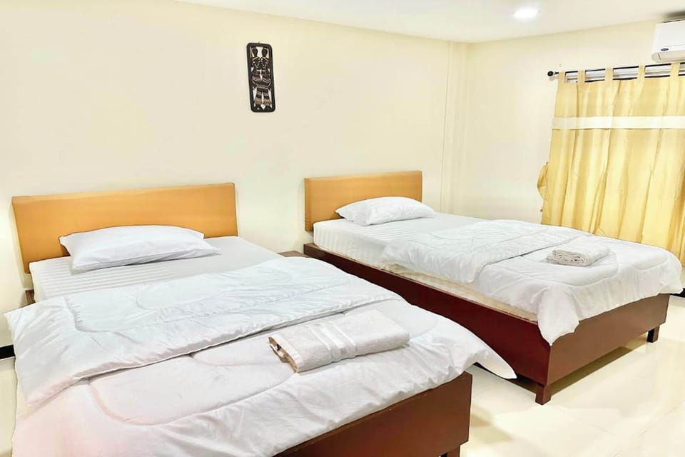 Superior Twin Room | Desk, WiFi (free), bed sheets