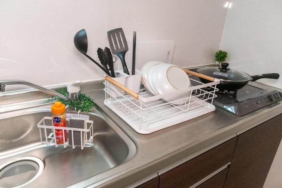 Fridge, microwave, stovetop, cookware/dishes/utensils