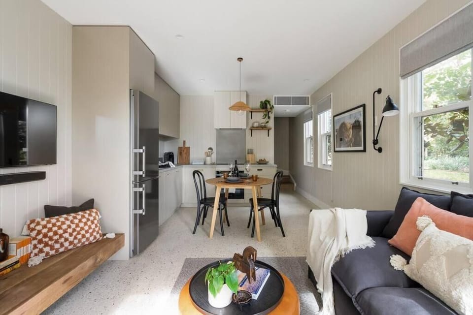 Apartment, 1 King Bed, Non Smoking, Patio | Living area