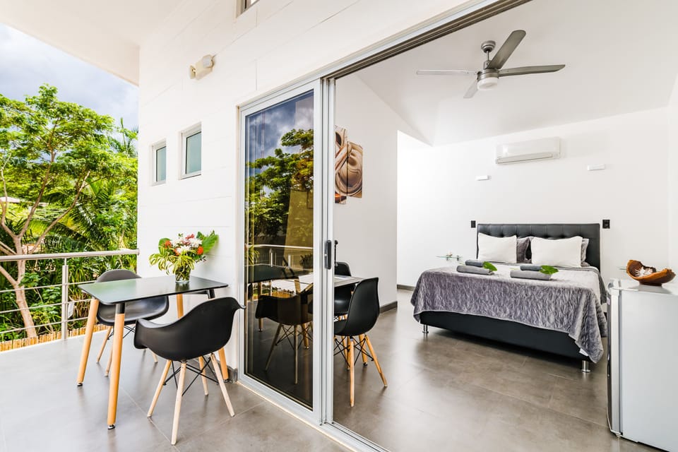 Premium Double Room, 1 Queen Bed, Garden View | Living area | 43-inch LCD TV with cable channels, TV