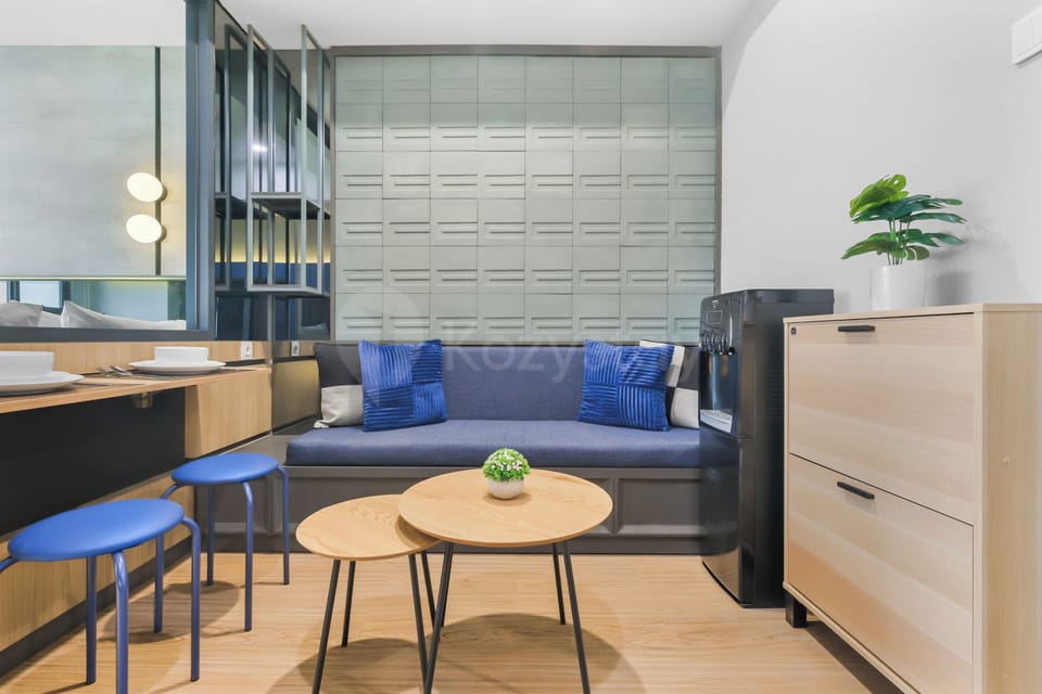 Apartment, 1 Queen Bed, City View | Living area | 43-inch Smart TV with cable channels, Netflix, streaming services