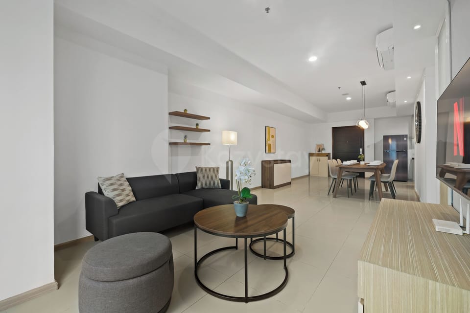 Apartment, 3 Bedrooms, City View | Living area | 50-inch Smart TV with cable channels, Netflix, streaming services