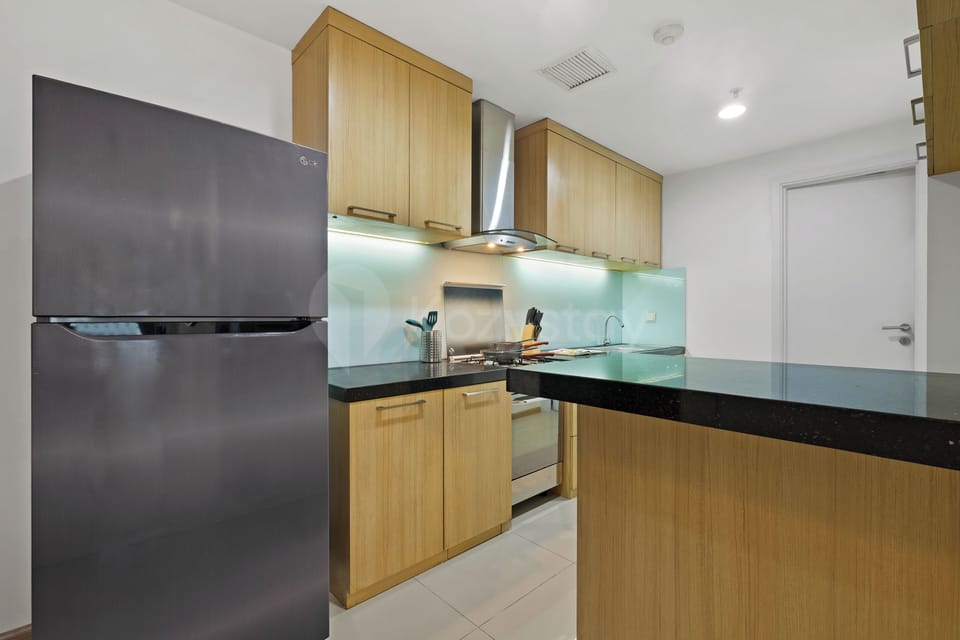 Apartment, 3 Bedrooms, City View | Private kitchen | Full-size fridge, microwave, oven, stovetop