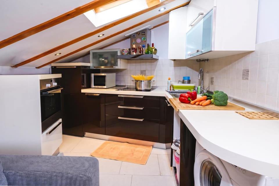 Honeymoon Townhome, 2 Bedrooms, Microwave (Casa Terrazza in Historic Koper with) | Private kitchen