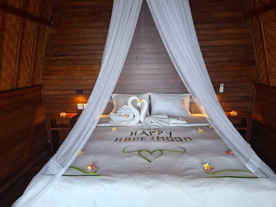 Double Room, Sea View | Minibar, WiFi (free)