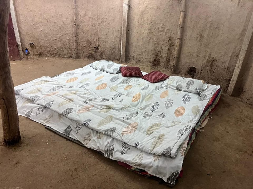 Mud House | Desk, WiFi (free), bed sheets