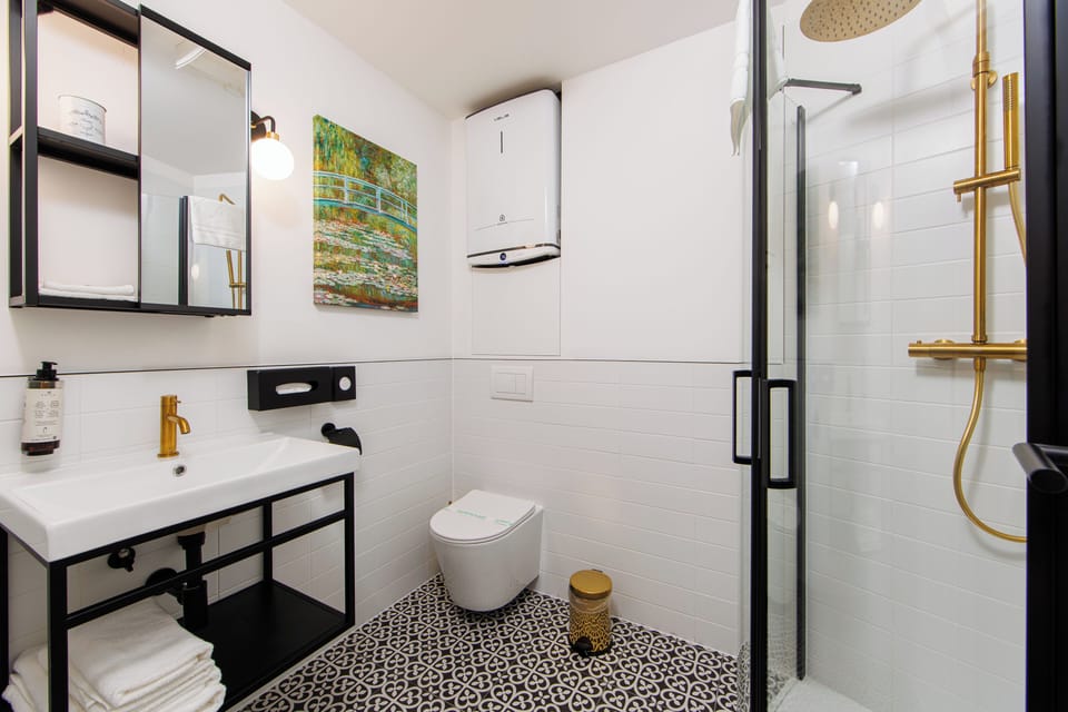 Standard Double Room | Bathroom