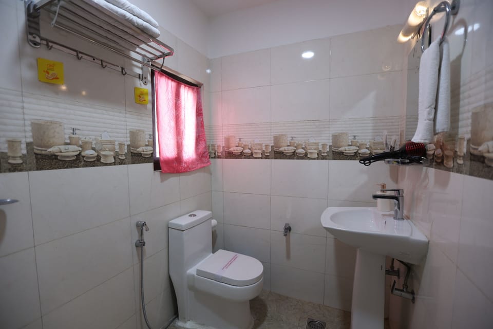 Deluxe Room | Bathroom | Slippers