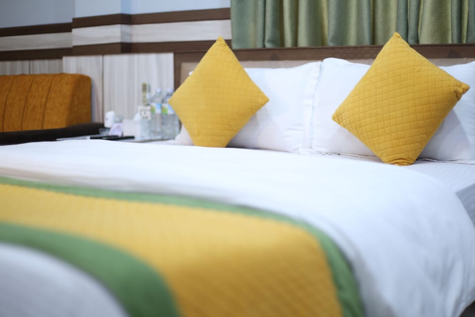 Deluxe Room | Blackout drapes, soundproofing, iron/ironing board, WiFi (free)