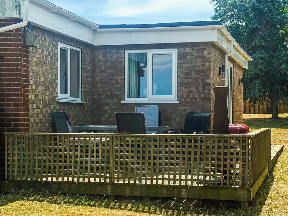 Outside seating area | Jubilee Farm Cottage, Washingborough