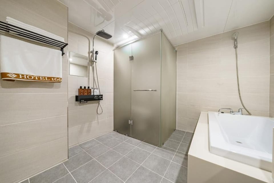 Double Room | Bathroom | Separate tub and shower, free toiletries, hair dryer, slippers