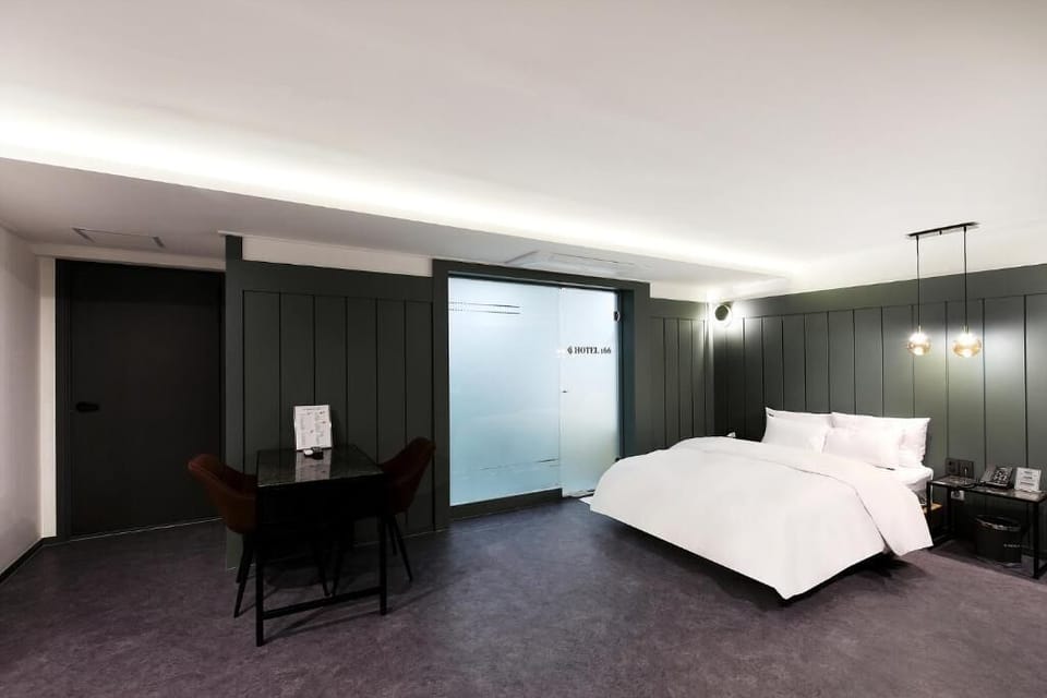 Suite | Down comforters, desk, laptop workspace, soundproofing
