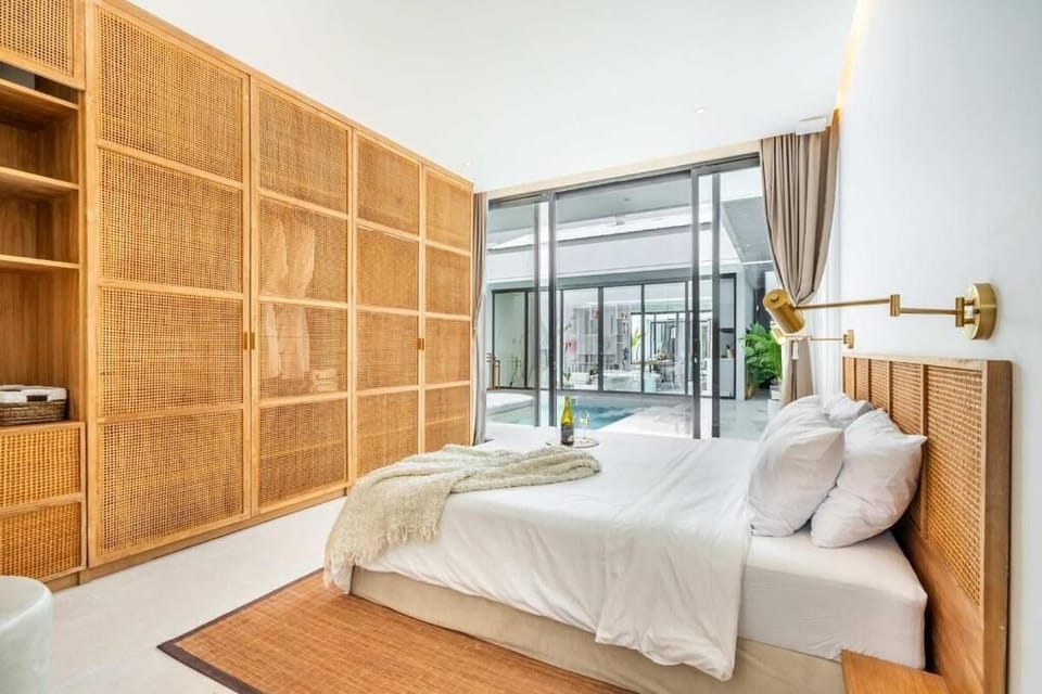 Deluxe Villa, Pool View | In-room safe, desk, WiFi (free)