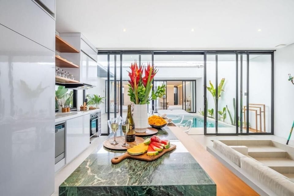 Deluxe Villa, Pool View | Interior