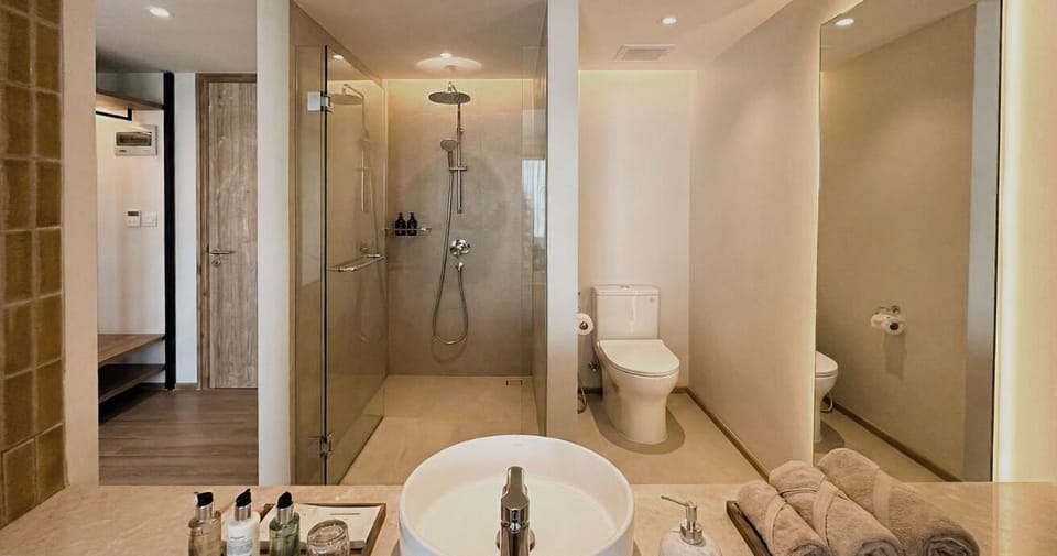 Shower, free toiletries, hair dryer, bathrobes