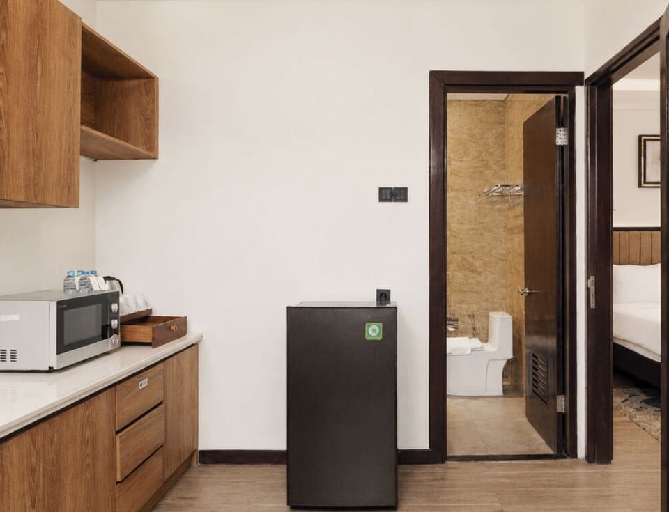 Pavilion 2 Bed Room Shower | Private kitchen