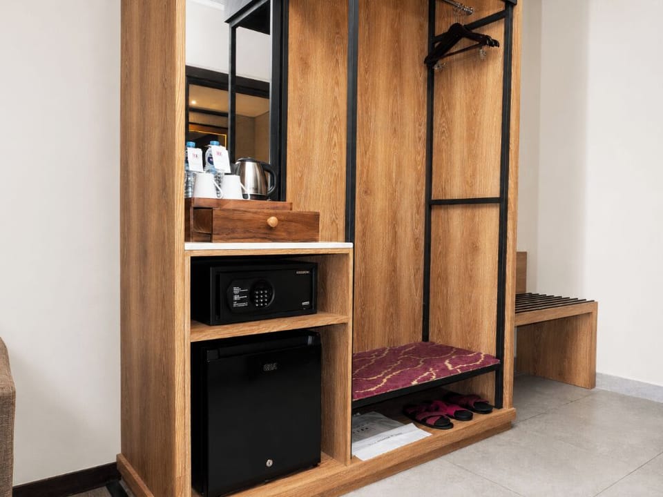 Family Terrace | In-room safe, desk, iron/ironing board (on request), WiFi (free)