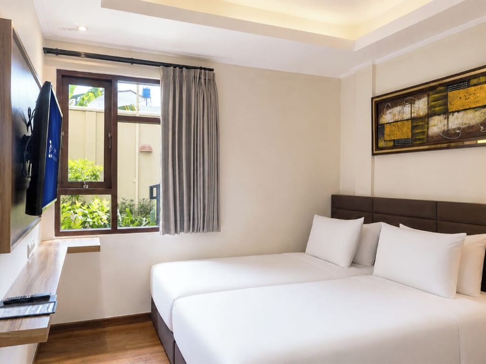 Pavilion 3 Bed Room | In-room safe, desk, iron/ironing board (on request), WiFi (free)