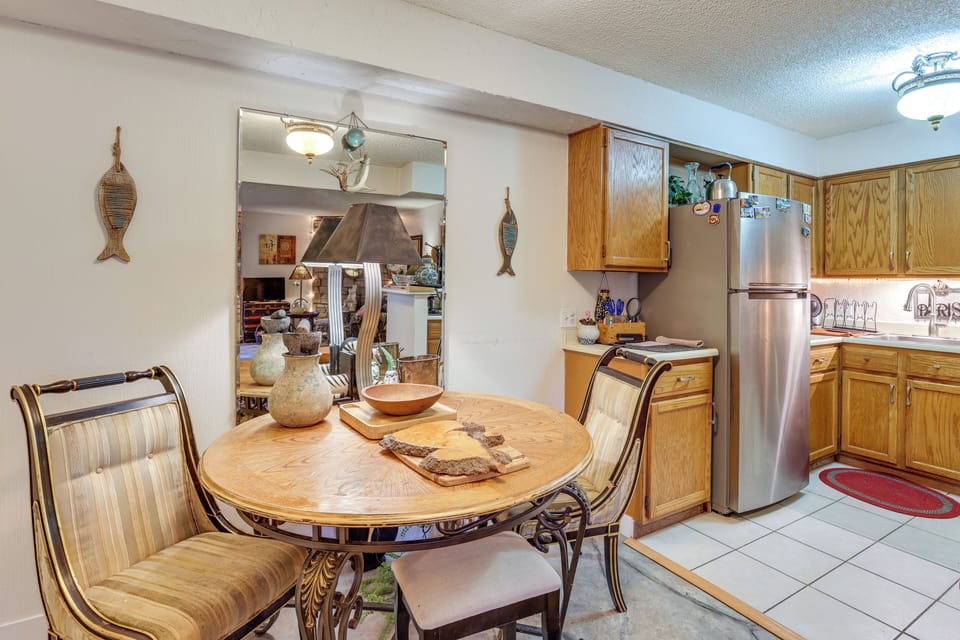 Dining Area | Dishes & Flatware Provided