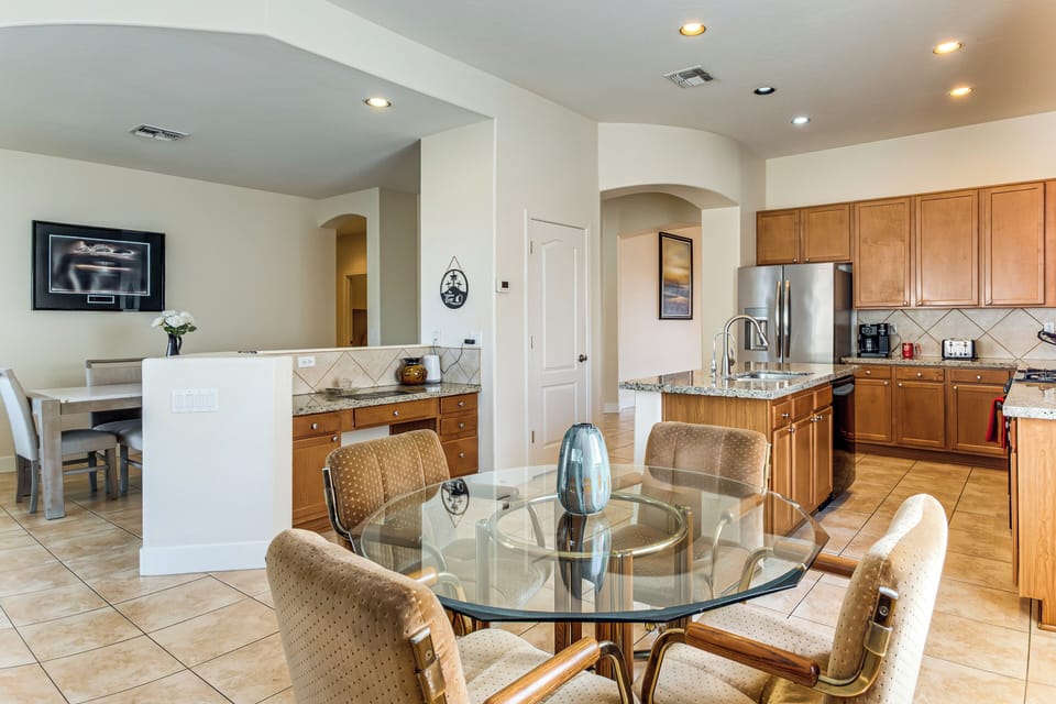Kitchen & Dining Area