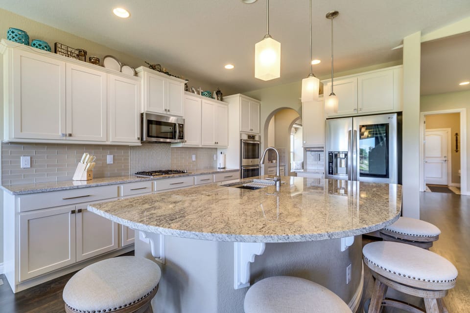Breakfast Bar | Kitchen | Main Floor
