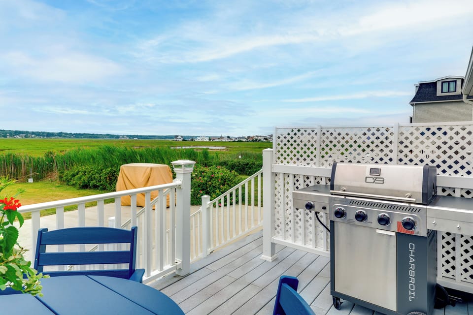 Deck | Dining Area | Gas Grill
