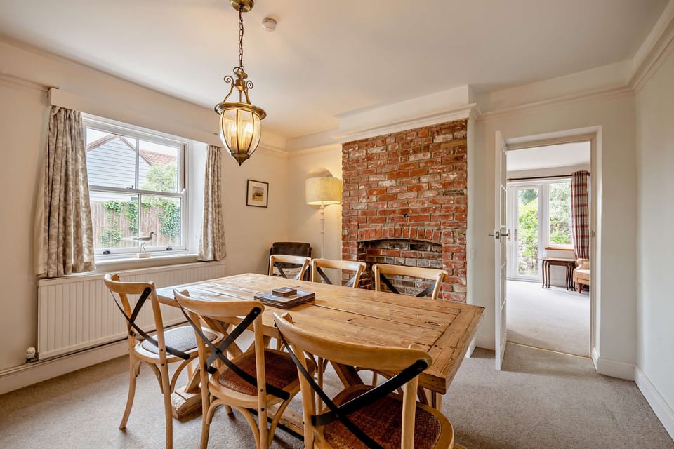Tusker House, Wells-next-the-Sea - Host & Stay