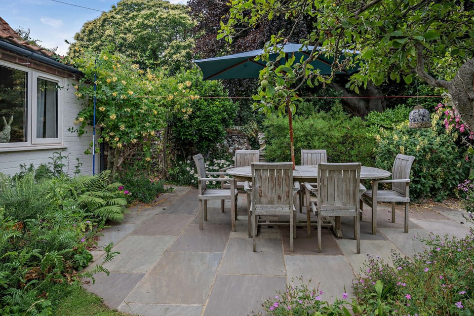 Tusker House, Wells-next-the-Sea - Host & Stay