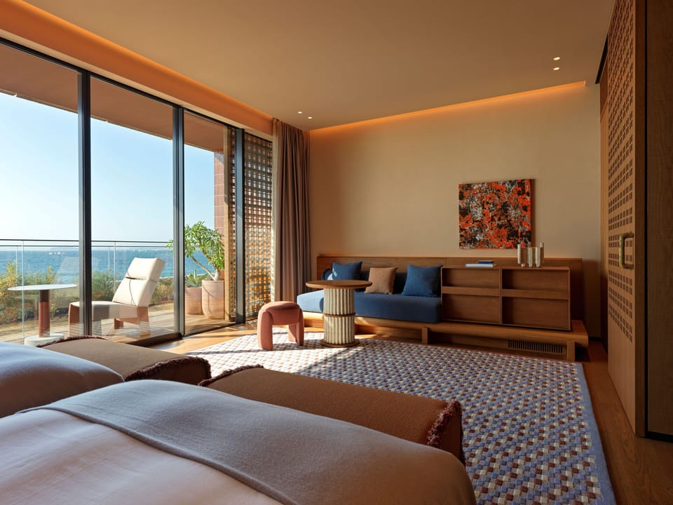 Premium Room, Non Smoking | In-room safe, blackout drapes, WiFi (free)