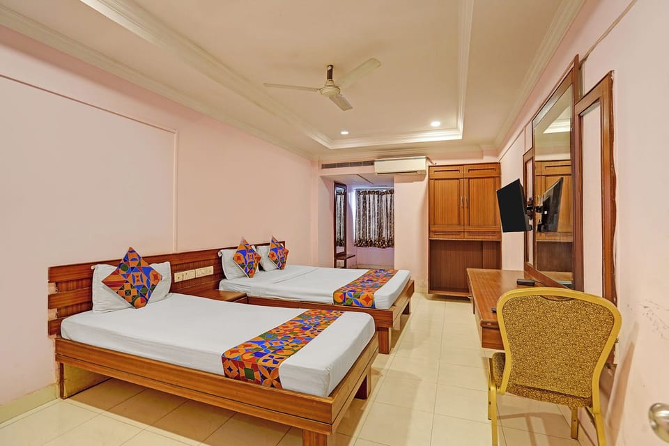 Egyptian cotton sheets, premium bedding, in-room safe, desk