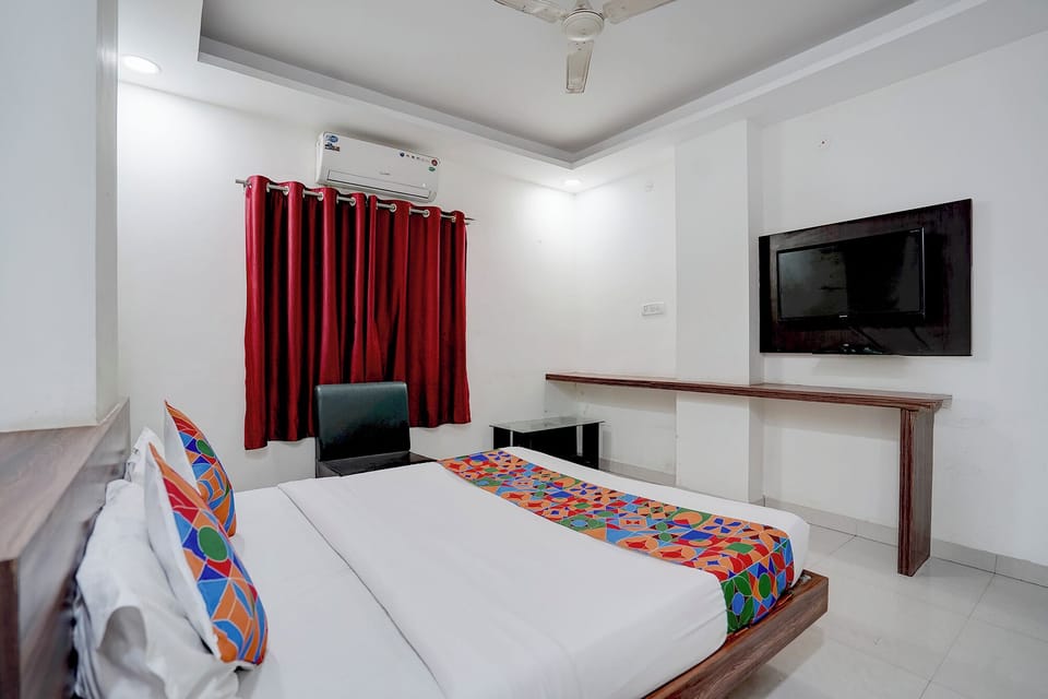 Premium Room | Egyptian cotton sheets, premium bedding, in-room safe, desk