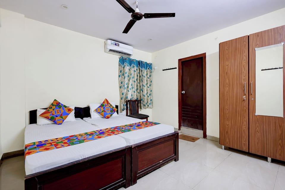 Egyptian cotton sheets, premium bedding, in-room safe, desk