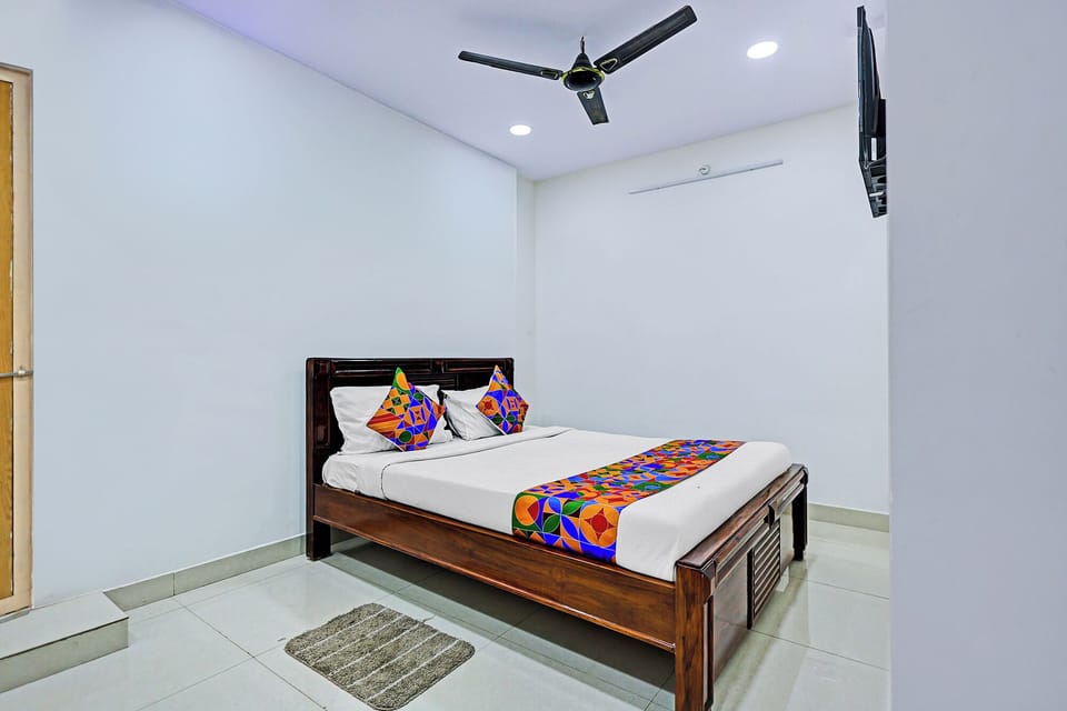 Egyptian cotton sheets, premium bedding, in-room safe, desk