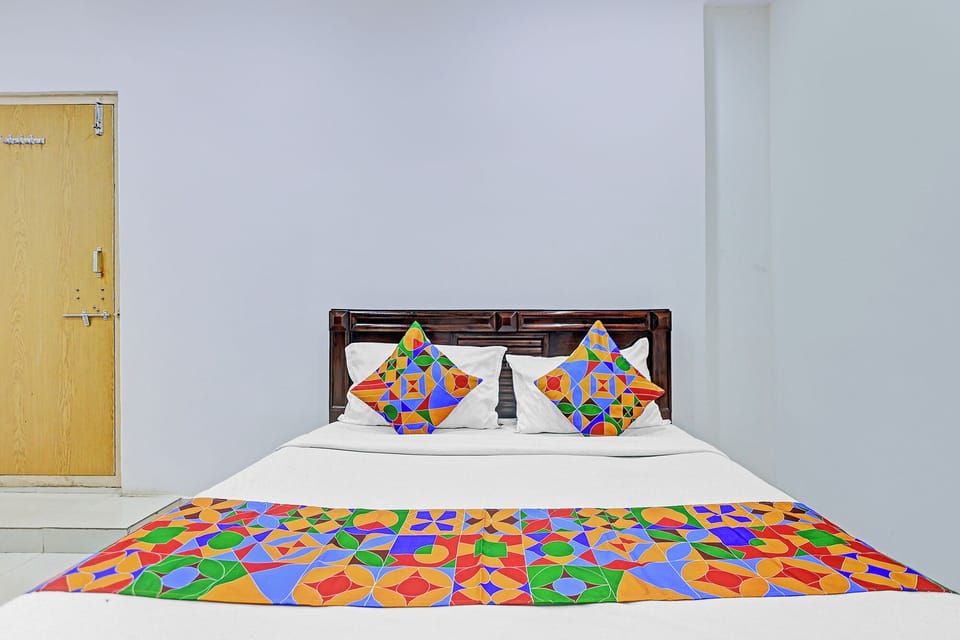 Deluxe Room | Egyptian cotton sheets, premium bedding, in-room safe, desk