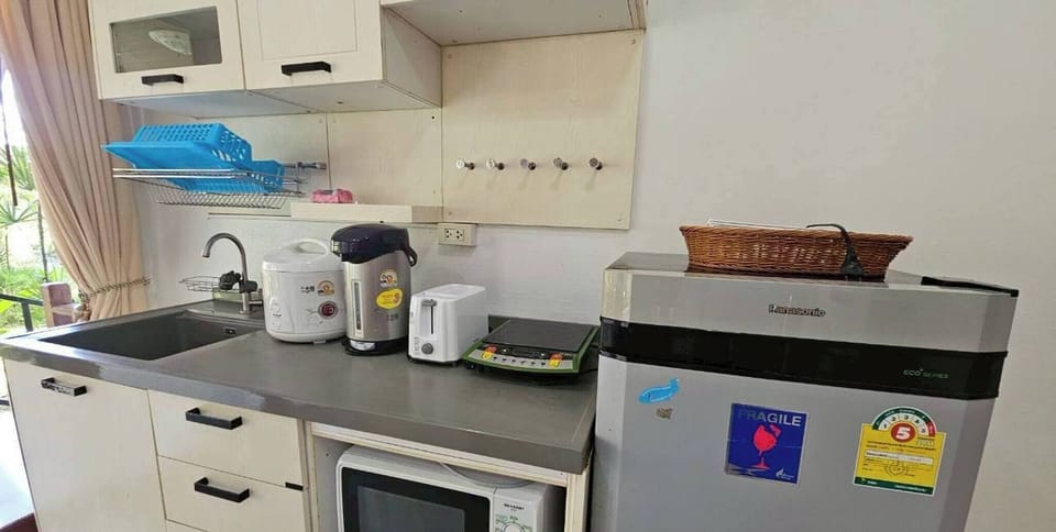 House, 3 Bedrooms | Private kitchen