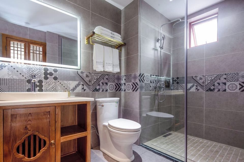 Classic Double Room | Bathroom | Separate tub and shower, rainfall showerhead, designer toiletries
