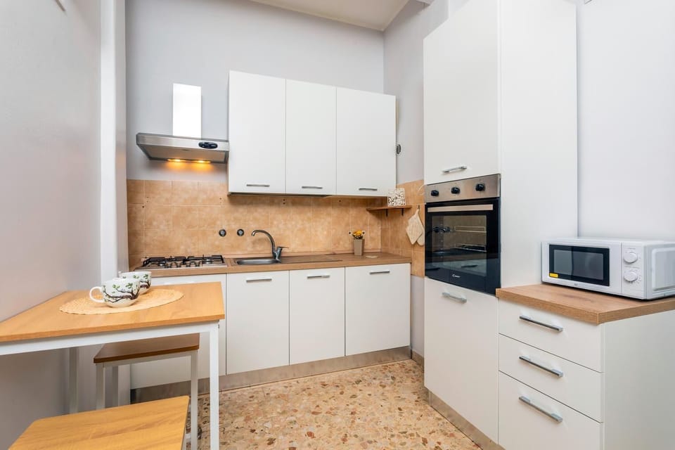 Family House, Balcony, Partial Sea View | Private kitchen
