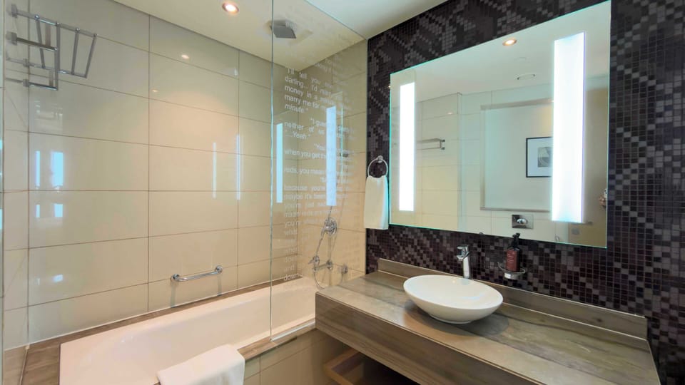 Luxury Apartment, 1 Bedroom | Bathroom | Shower, towels