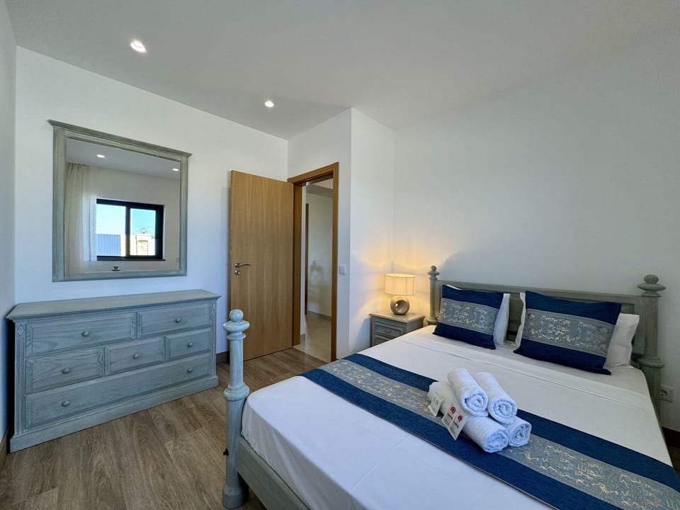 3 bedrooms, bed sheets