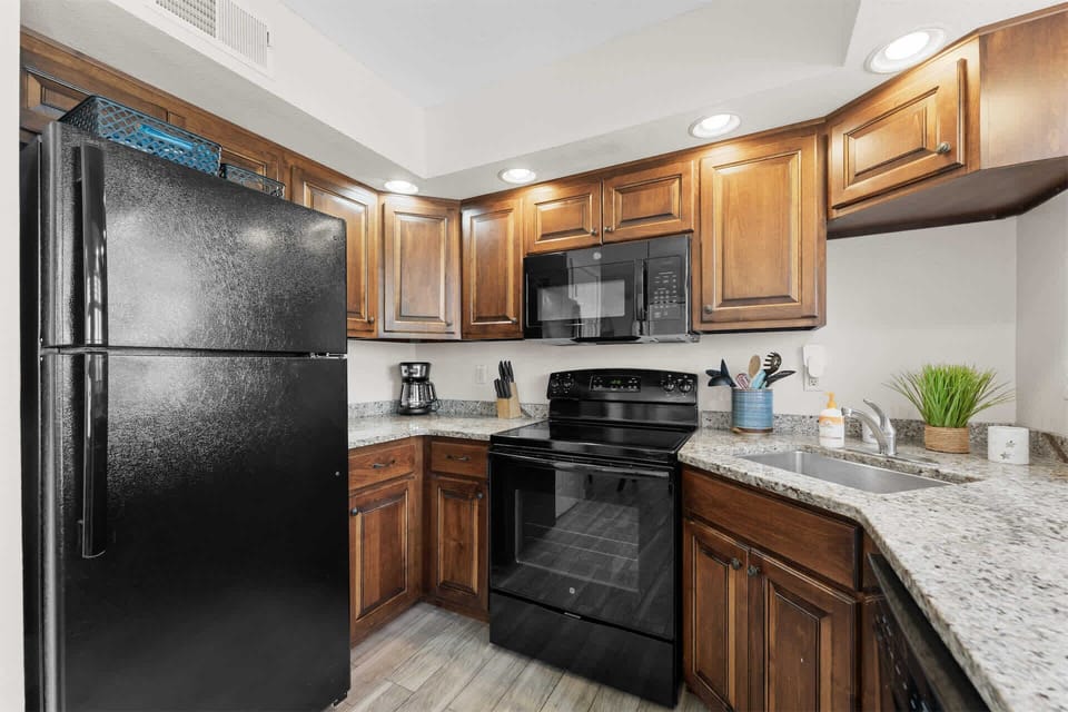 Condo, Multiple Beds (Treasured Lake Views) | Private kitchen