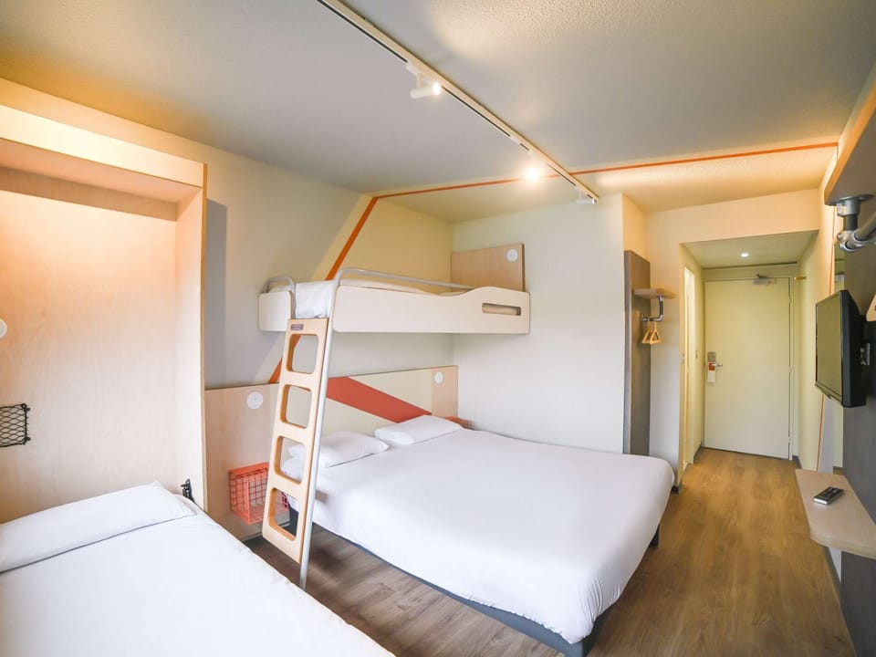 Family Room | Soundproofing, iron/ironing board (on request), WiFi (free)