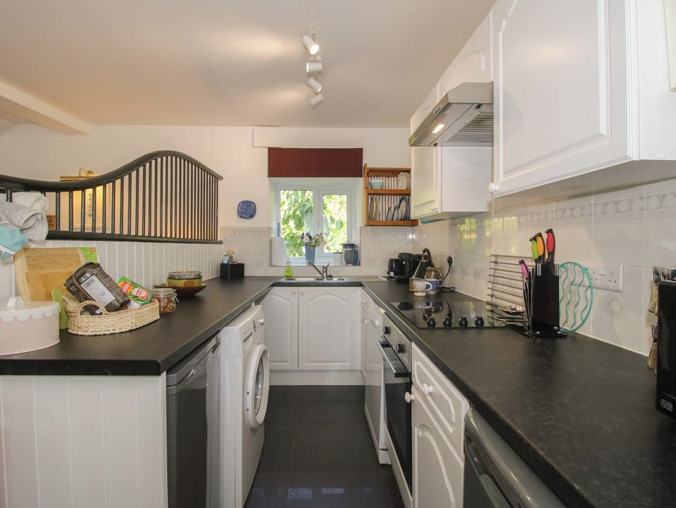 Dishwasher, cookware/dishes/utensils