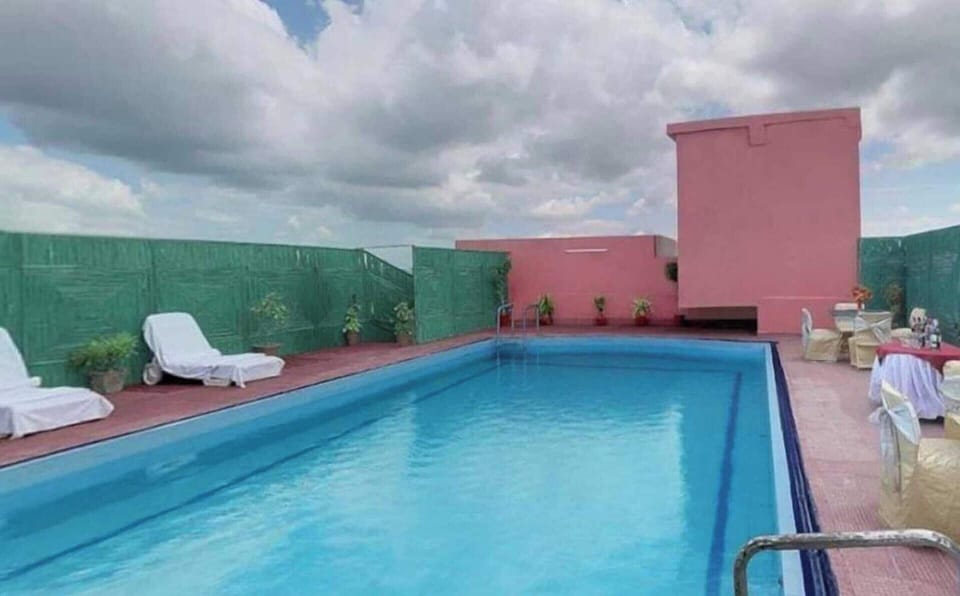 House | Pool