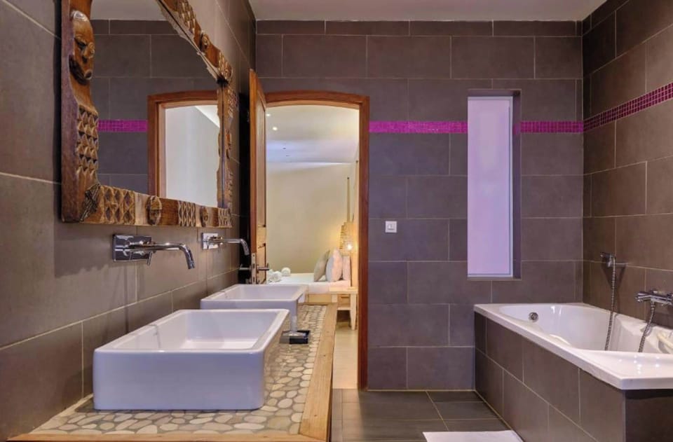 Double Room, Balcony, Pool View | Bathroom