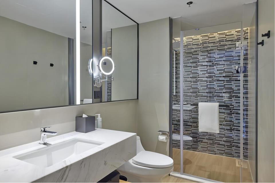 Executive Suite, City View | Bathroom | Shower, rainfall showerhead, free toiletries, hair dryer