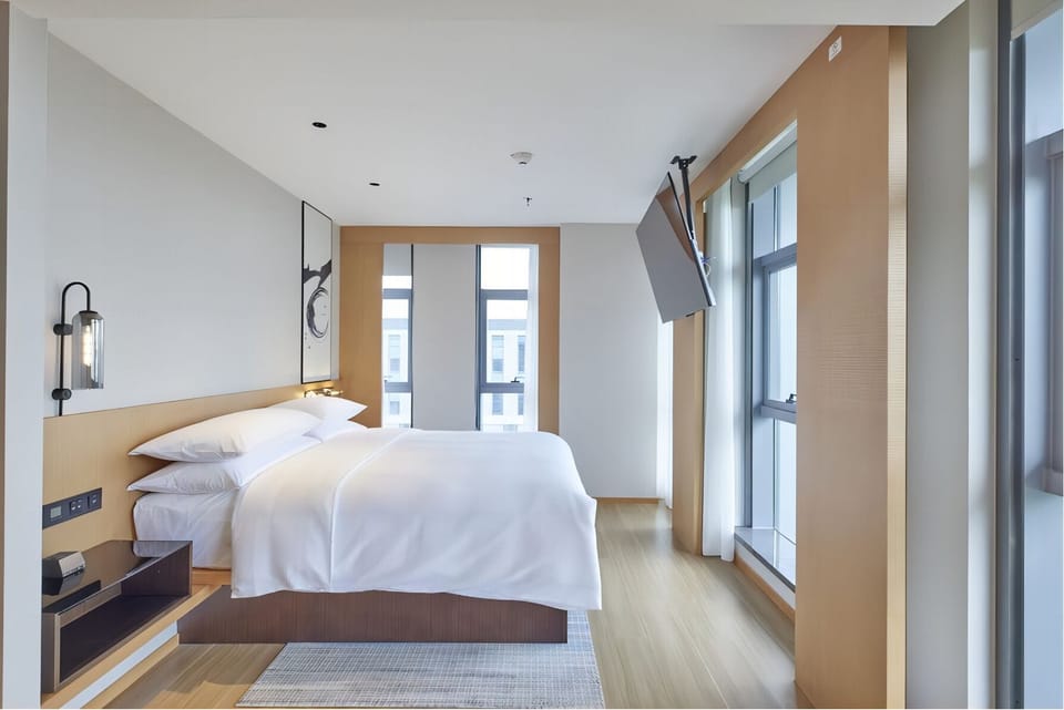Executive Suite, City View | Premium bedding, down comforters, memory foam beds, in-room safe
