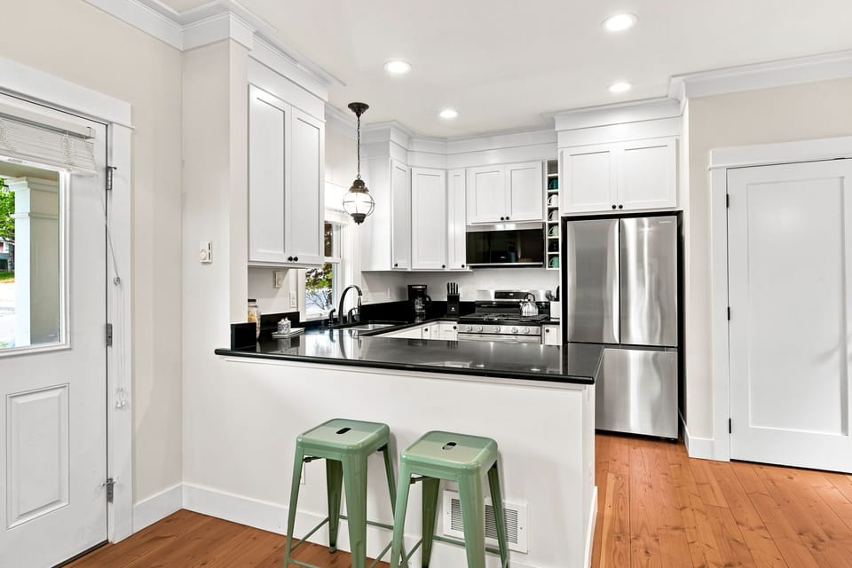 Kitchen with dining bar